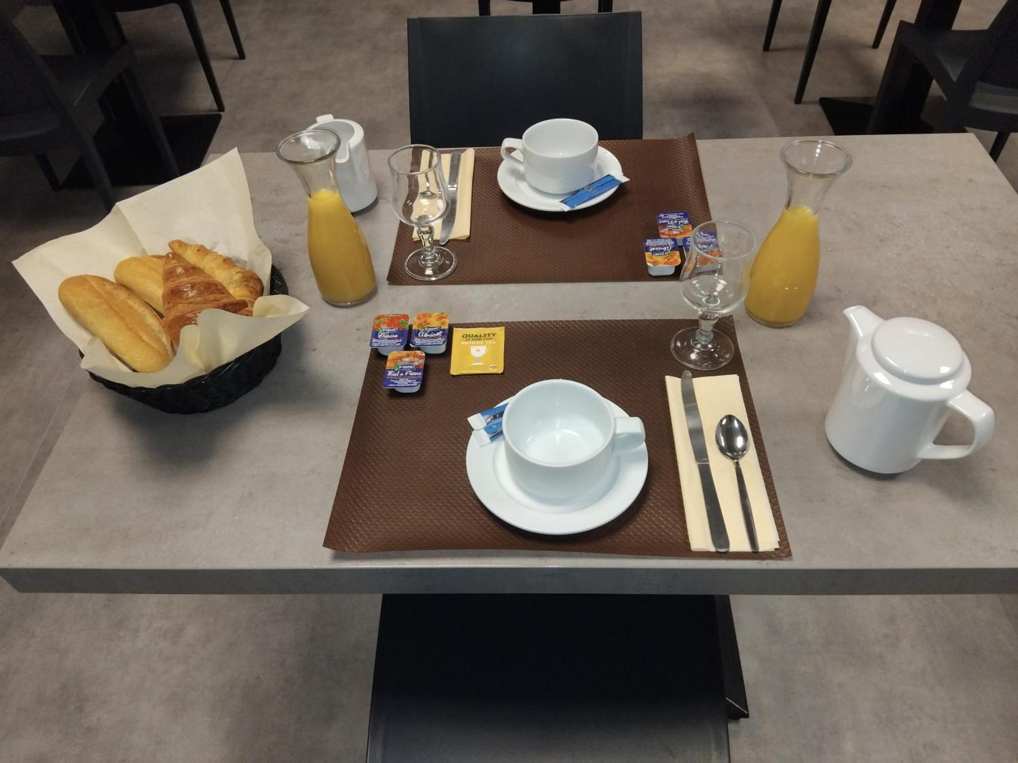 Be Myhotel Évreux Zewnętrze zdjęcie